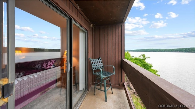 5940 Baydy Peak Rd Unit 325, Osage Beach, MO 65065 - balcony with a water view