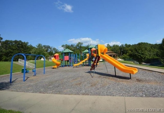 62 Durham Ct, Four Seasons, MO 65049 - view of community jungle gym