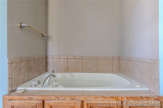 20715 Hiltner Ln, Saint Robert, MO 65584 - full bathroom featuring a garden tub