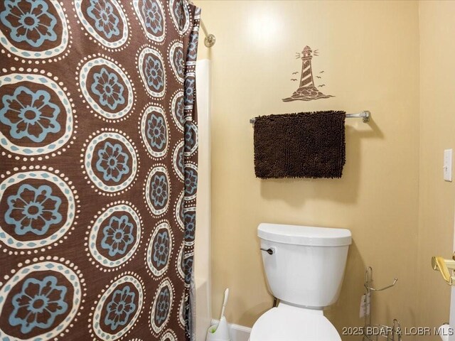 335 Charleston Dr Unit 3B, Lake Ozark, MO 65049 - full bath with toilet and baseboards