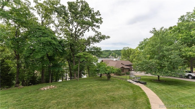 288 Oak Ridge Rd, Lake Ozark, MO 65049 - view of green lawn