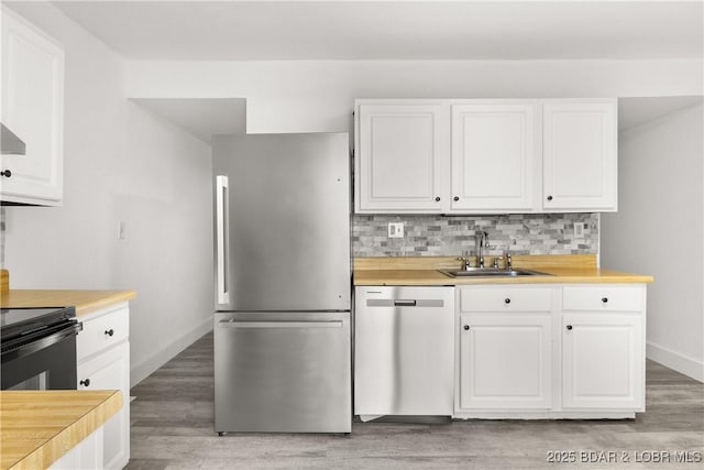 1318 Evergreen Ln Unit 4, Osage Beach, MO 65065 - kitchen featuring stainless steel appliances, a sink, and light countertops