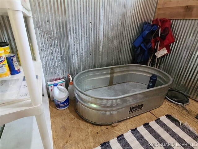 31025 Broken Circle Rd, Stover, MO 65078 - detailed view of a jacuzzi
