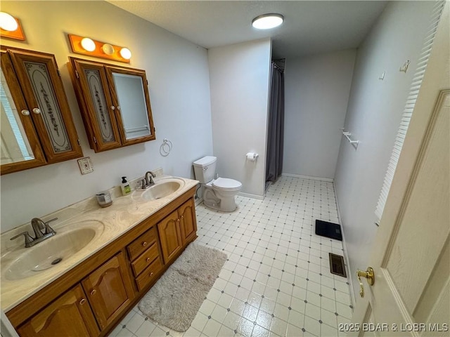 18400 Alum Springs Rd, Versailles, MO 65084 - full bath with toilet, double vanity, and curtained shower