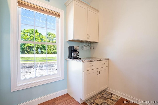 4066 Horseshoe Bend Pkwy Unit 3A, Lake Ozark, MO 65049 - indoor dry bar with baseboards and light wood finished floors