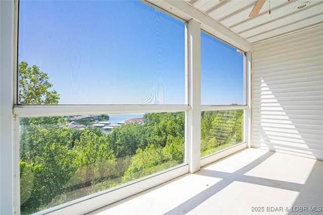 4066 Horseshoe Bend Pkwy Unit 3A, Lake Ozark, MO 65049 - unfurnished sunroom featuring a ceiling fan
