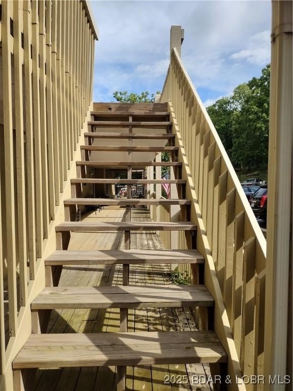 2500 Bay Point Ln Unit 342, Osage Beach, MO 65020 - view of staircase