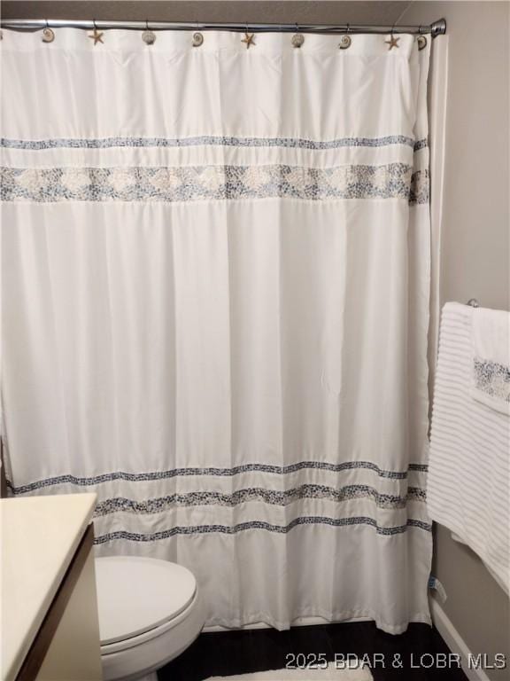 2500 Bay Point Ln Unit 342, Osage Beach, MO 65020 - full bath featuring vanity and a shower with curtain