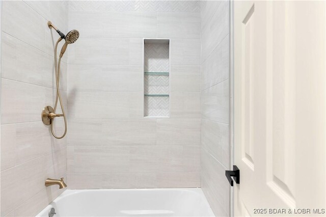 19580 Wonderland Rd, Rocky Mount, MO 65072 - bathroom featuring shower / bath combination
