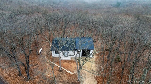 19580 Wonderland Rd, Rocky Mount, MO 65072 - aerial view of property and surrounding area with a heavily wooded area