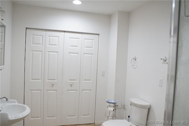 1025 Crystal Springs Rd, Linn Creek, MO 65052 - bathroom with a closet, toilet, a sink, and recessed lighting