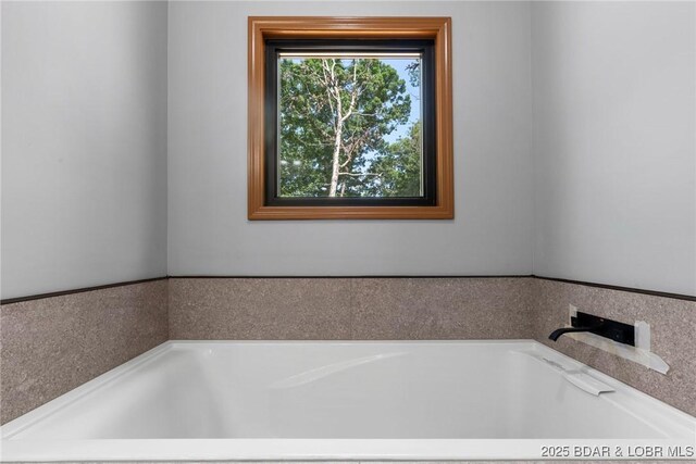 55 Turn Bridge Ln, Porto Cima, MO 65079 - bathroom with a garden tub