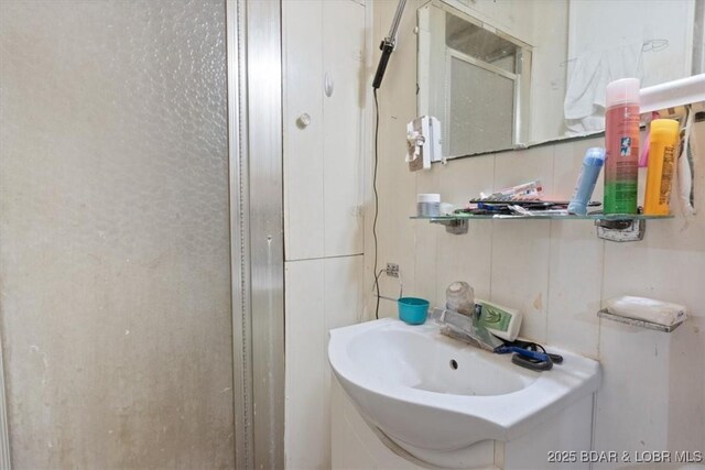 413 E 3rd St, Eldon, MO 65026 - full bath with a stall shower and vanity