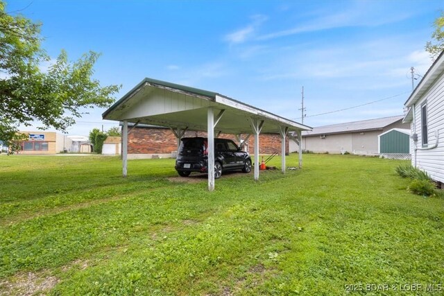413 E 3rd St, Eldon, MO 65026 - view of green lawn featuring a carport