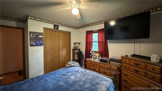 13 Bunker Rd, Eldon, MO 65026 - bedroom with a closet, ceiling fan, and a textured ceiling
