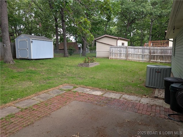 1001 Ha Ha Tonka Rd, Camdenton, MO 65020 - view of yard featuring cooling unit and a patio area