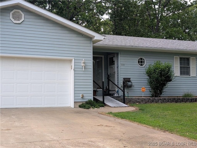 1001 Ha Ha Tonka Rd, Camdenton, MO 65020 - ranch-style home with entry steps, driveway, an attached garage, and a front yard