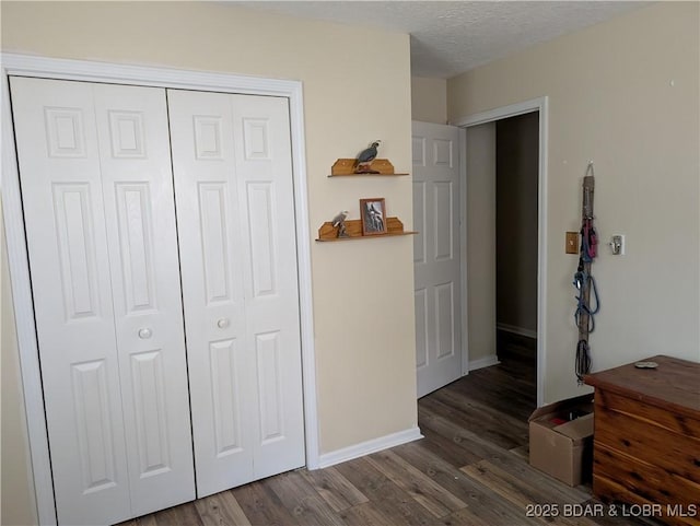 1001 Ha Ha Tonka Rd, Camdenton, MO 65020 - bedroom featuring wood finished floors, a closet, baseboards, and a textured ceiling