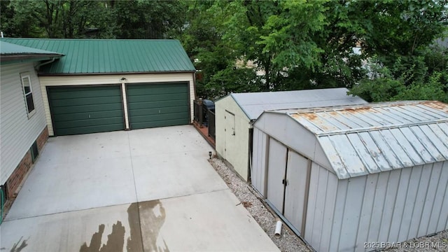 5275 Glass Cir, Osage Beach, MO 65065 - garage with driveway