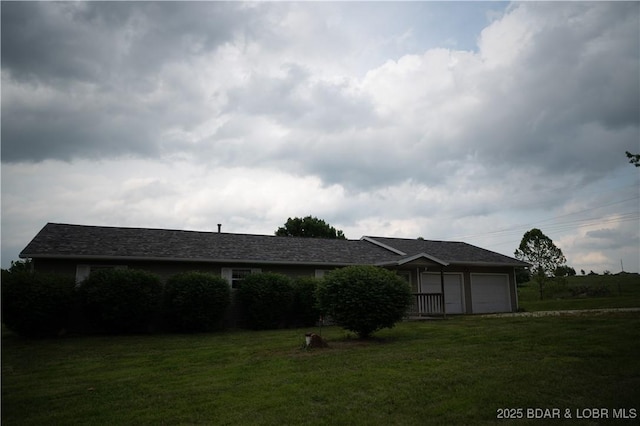 18 Chippewa Dr, Eldon, MO 65026 - ranch-style house featuring a front lawn and an attached garage