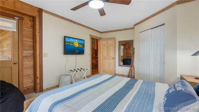 1624 Kays Point Rd, Four Seasons, MO 65049 - bedroom featuring a closet, baseboards, ceiling fan, and ornamental molding