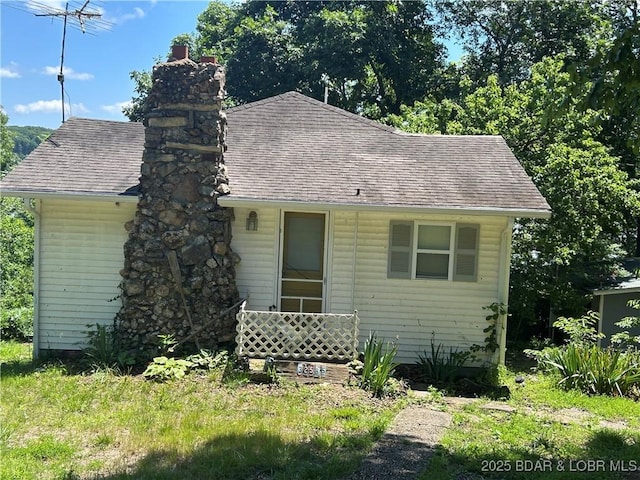 32585 N Ivy Bend Rd, Stover, MO 65078 - view of front facade with a chimney and a shingled roof