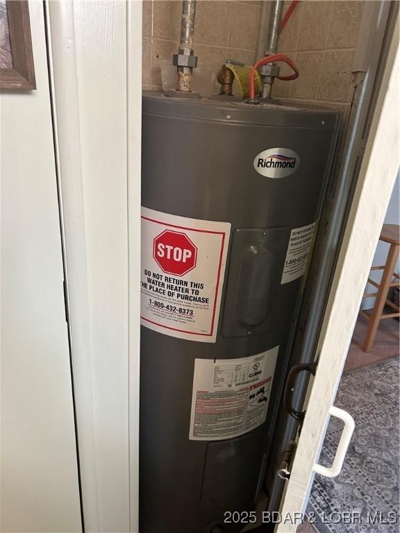 32585 N Ivy Bend Rd, Stover, MO 65078 - utility room with electric water heater
