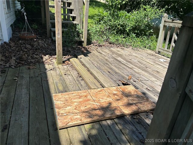 32585 N Ivy Bend Rd, Stover, MO 65078 - view of deck