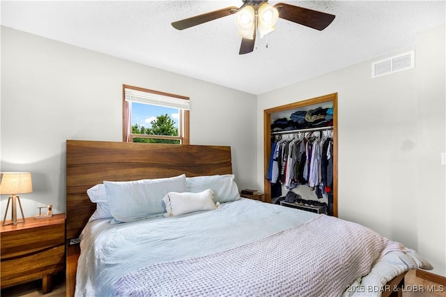 180 Skylark Ln, Linn Creek, MO 65052 - bedroom with a closet and a ceiling fan