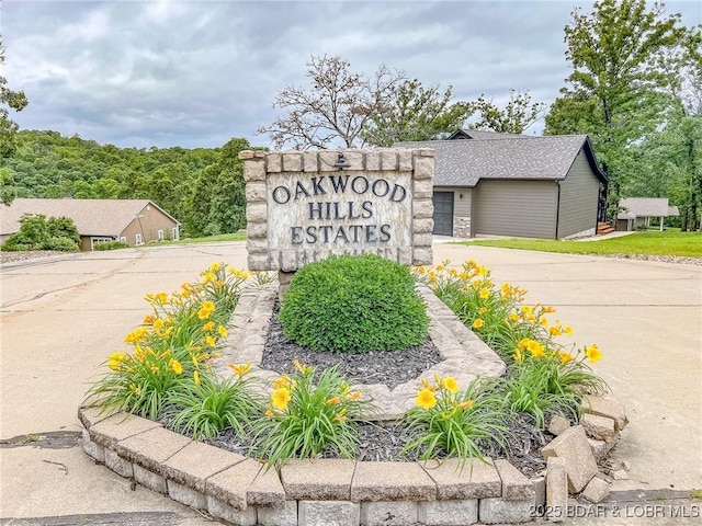 72 Quiet Meadows Dr, Linn Creek, MO 65052 - community sign with concrete driveway and a garage