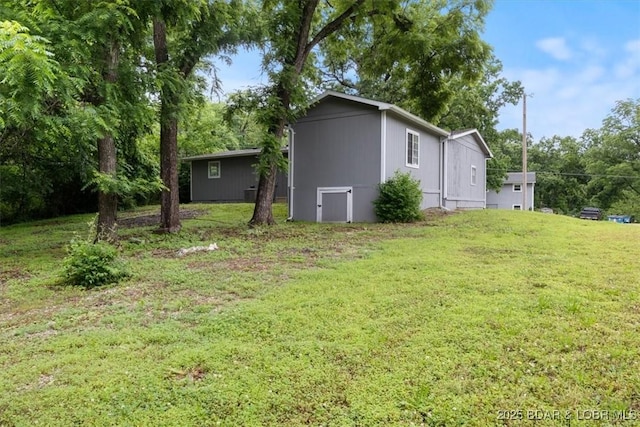 13 Leisure Rd, Eldon, MO 65026 - view of side of property featuring a yard