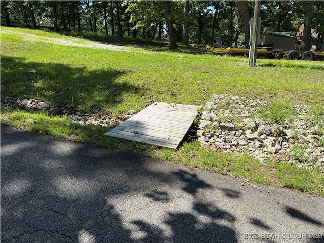 28 Hamilton Way, Sunrise Beach, MO 65079 - view of grassy yard