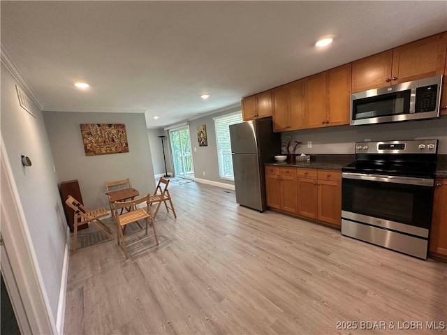 20 Barba Le Ln, Lake Ozark, MO 65049 - kitchen with stainless steel appliances, light wood finished floors, dark countertops, ornamental molding, and recessed lighting