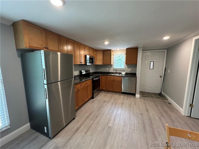 20 Barba Le Ln, Lake Ozark, MO 65049 - kitchen featuring appliances with stainless steel finishes, light wood finished floors, dark countertops, crown molding, and recessed lighting