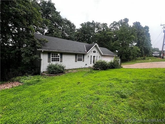 1509 Oak Bend Rd, Sunrise Beach, MO 65079 - view of front of home featuring a front lawn and an attached garage