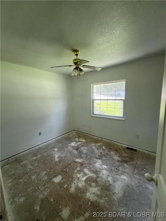 1509 Oak Bend Rd, Sunrise Beach, MO 65079 - empty room featuring a ceiling fan