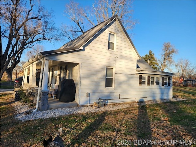 206 Oak St S, Versailles, MO 65084 - rear view of property featuring a lawn