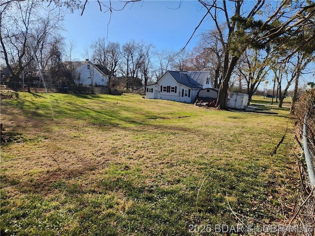 206 Oak St S, Versailles, MO 65084 - view of yard with a storage shed