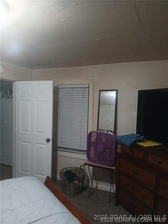 206 Oak St S, Versailles, MO 65084 - bedroom featuring baseboards