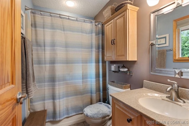 28 Wood River Rd, Lake Ozark, MO 65049 - bathroom with vanity, a textured ceiling, and shower / tub combo