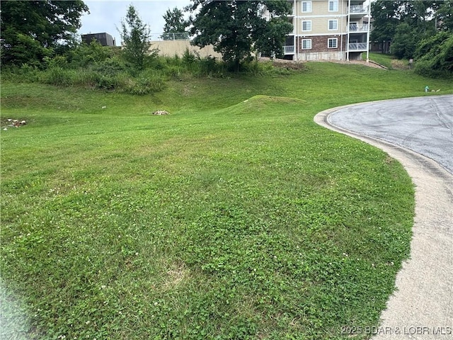 50 Tom Watson Ct, Lake Ozark, MO 65049