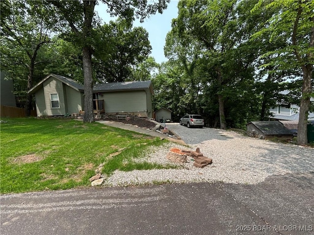 121 Banner St, Camdenton, MO 65020 - view of front of home featuring driveway and a front yard