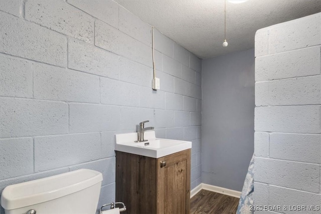 43 Bob White Ln, Lake Ozark, MO 65049 - bathroom featuring wood finished floors, vanity, and a textured ceiling