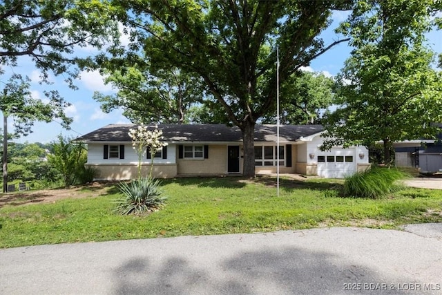 43 Bob White Ln, Lake Ozark, MO 65049 - ranch-style home featuring an attached garage, a front lawn, and driveway