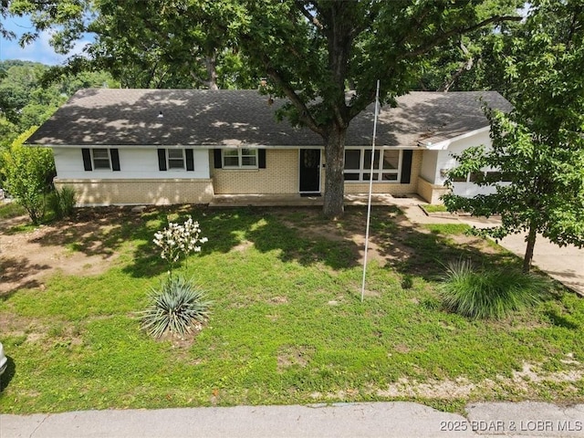 43 Bob White Ln, Lake Ozark, MO 65049 - ranch-style house featuring brick siding, a front yard, and an attached garage