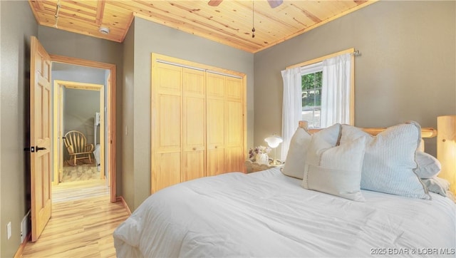 15350 Red Hollow Rd, Gravois Mills, MO 65037 - bedroom with wooden ceiling, light wood-style floors, a closet, and ceiling fan