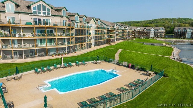 133 Cedar Glen Ct Unit 4B, Camdenton, MO 65020 - community pool with a patio