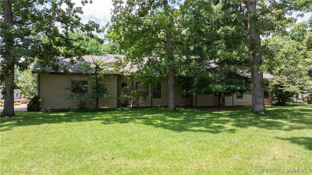 146 Palmer Dr, Lake Ozark, MO 65049 - view of green lawn