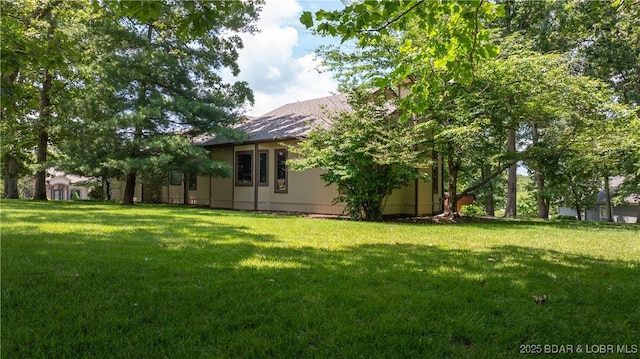 146 Palmer Dr, Lake Ozark, MO 65049 - view of green lawn