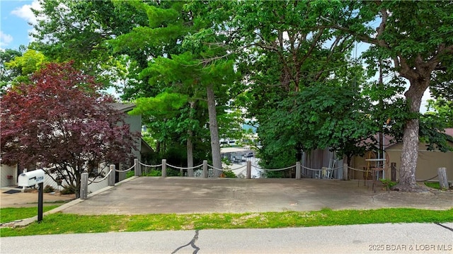 1759 Chimney Pt, Sunrise Beach, MO 65079 - exterior space